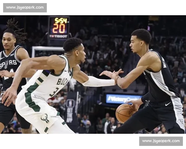 勇士对决雄鹿焦点之战东西强队碰撞引爆赛季看点巨星正面对话攻防博弈升级