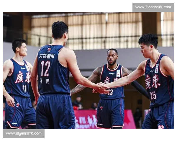 宿敌再燃战火小牛硬撼热火见证攻防巅峰对决全场焦点一触即发之战